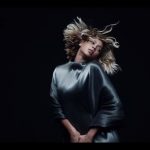 بیانسه در موزیک ویدیوی Mine با لباسی از آیریس ون هرپن