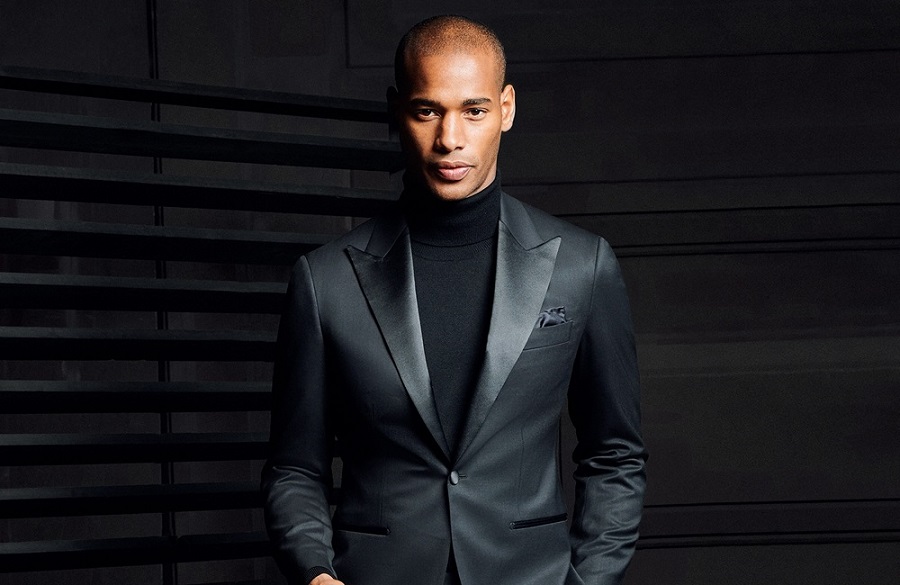 پوشیدن لباس مشکی از سر تا پا