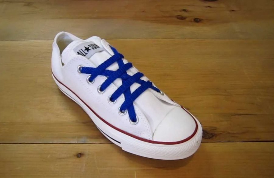 بستن بند کفش کتانی به سبک دو خط مورب و متقاطع