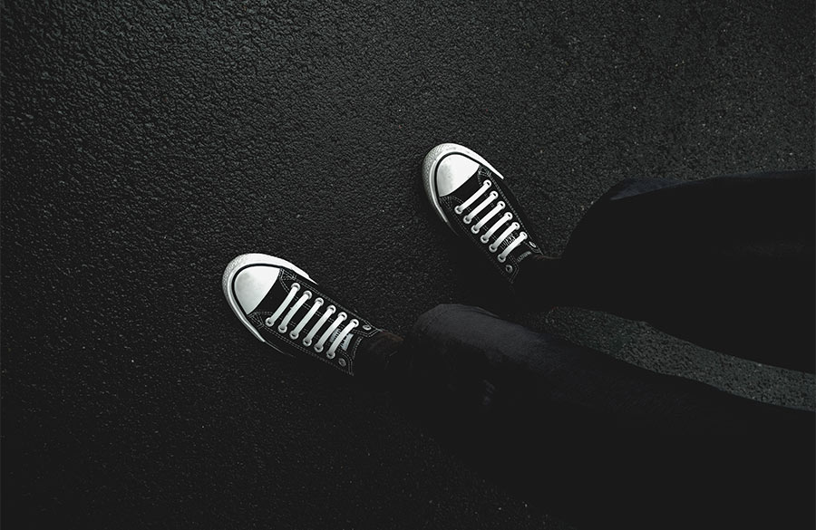 شلوار لگ و کانورس مشکی