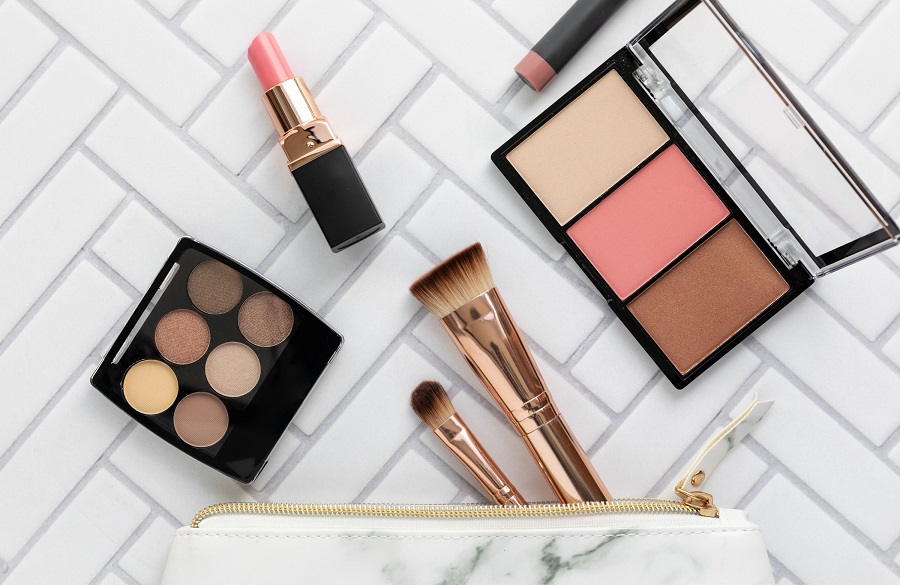 لوازم آرایشی برای پوشاندن جوش