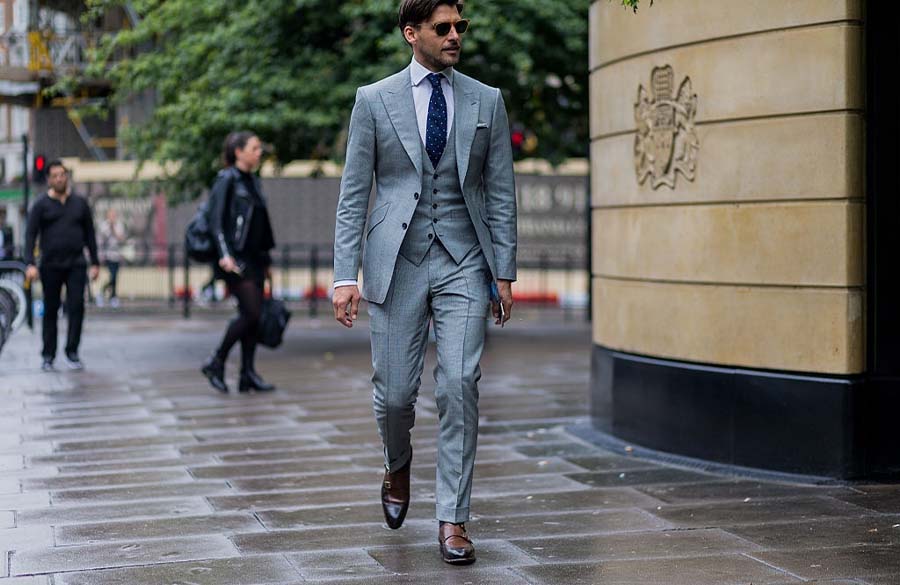 استایل با کت و شلوار طوسی