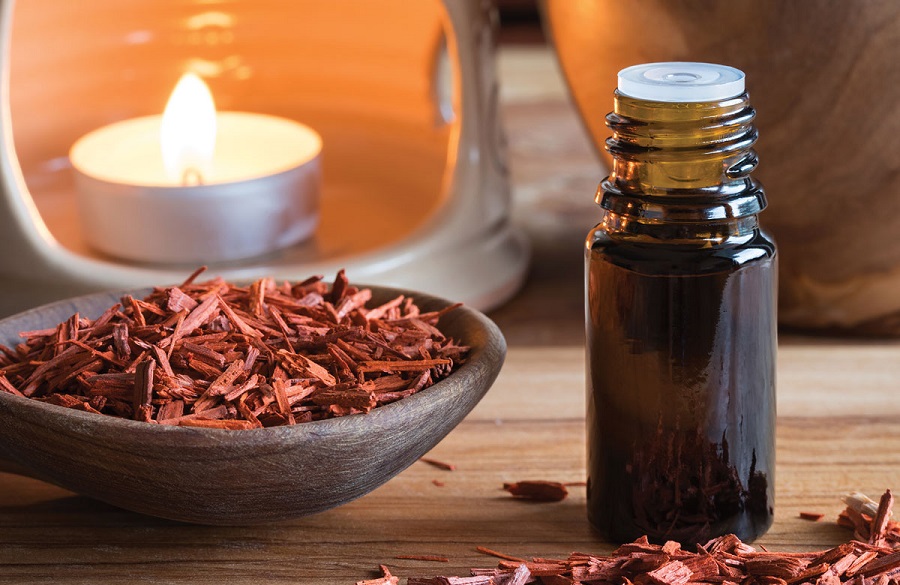 ماسک با چوب صندل