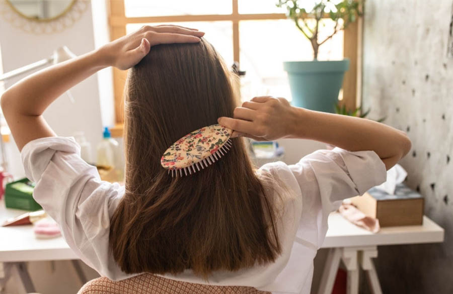 شانه کردن مو