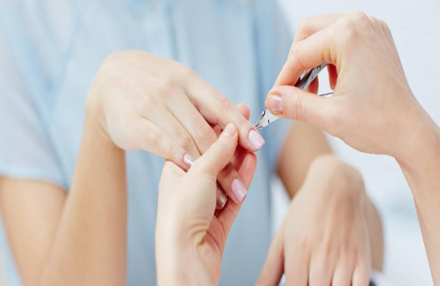 کوتاه کردن ناخنها