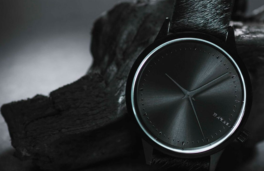 ساعت با صفحه سیاه