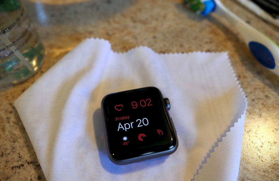 تمیز کردن ساعت هوشمند