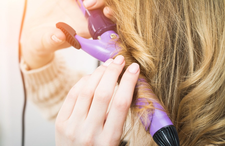 در استفاده از لوازم حالتدهندهی مو زیادهروی نکنید