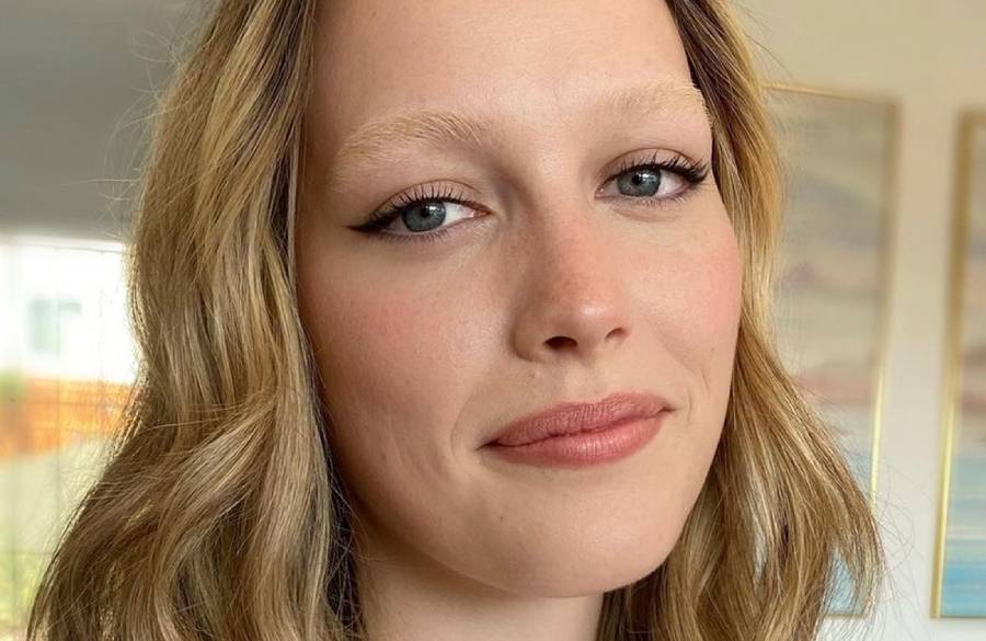 ابروهای روشن رو به سفید