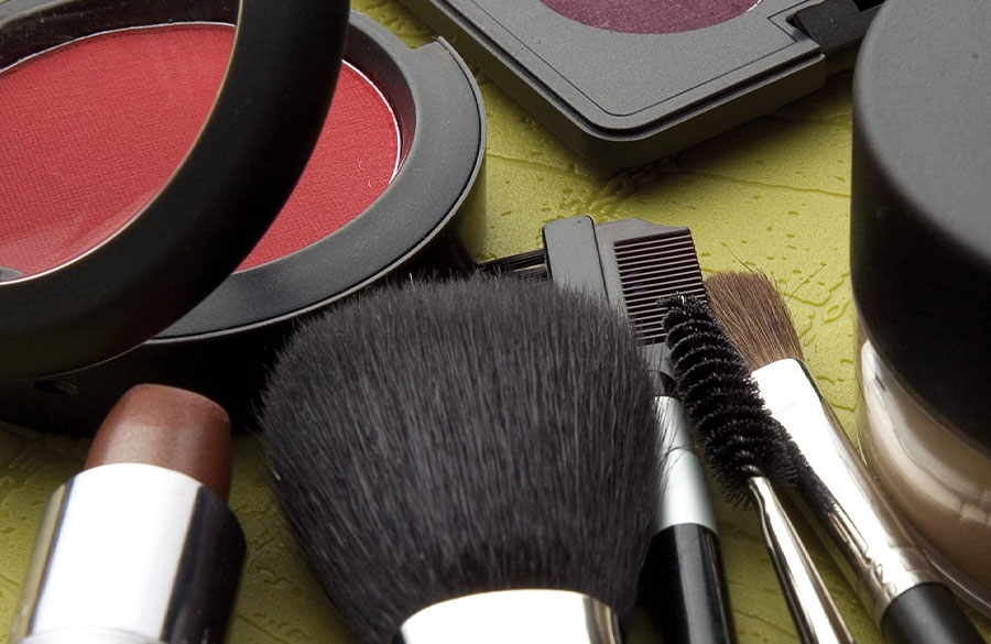 لوازم آرایشی برای روز زن