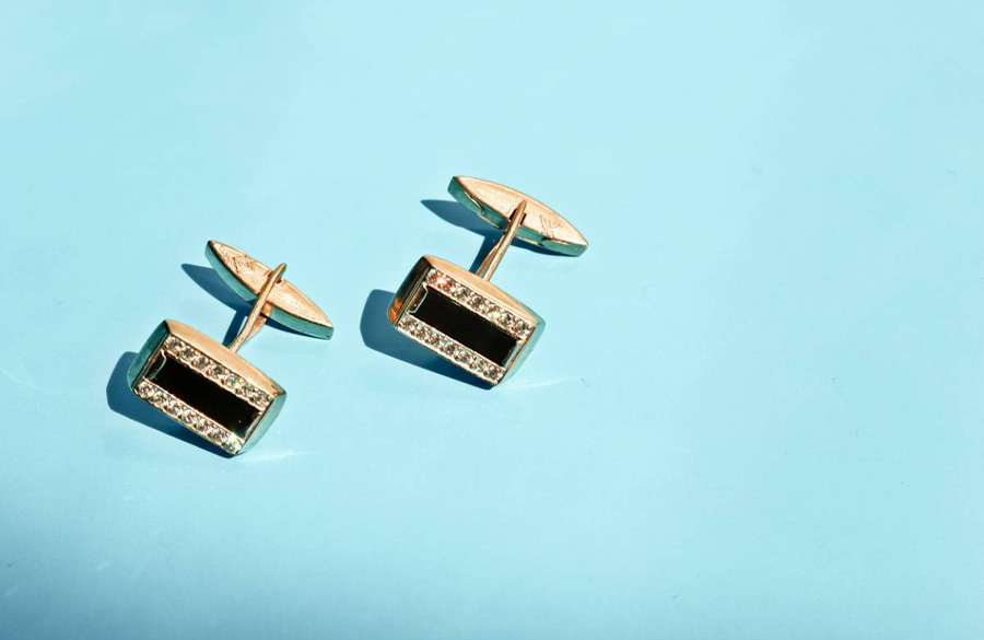 دکمه سردست پشت وال