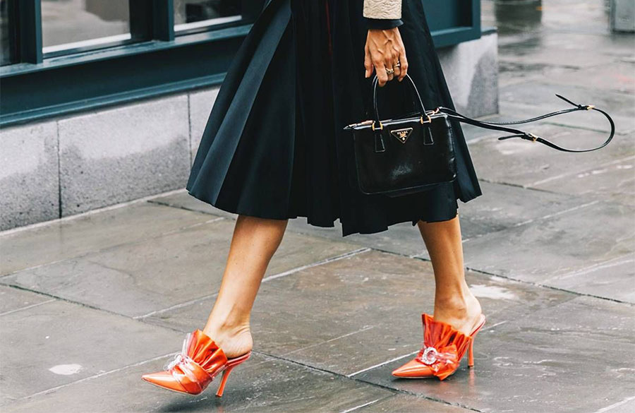 کفش نوک تیز و پشت باز