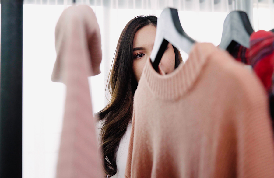 دادن لباس به نیازمندان