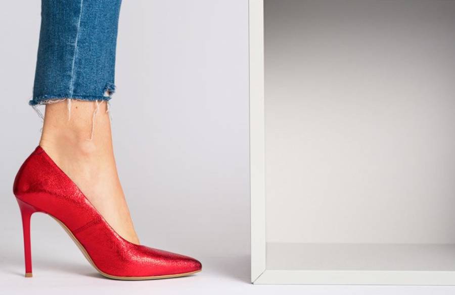 زیبایی کفش قرمز