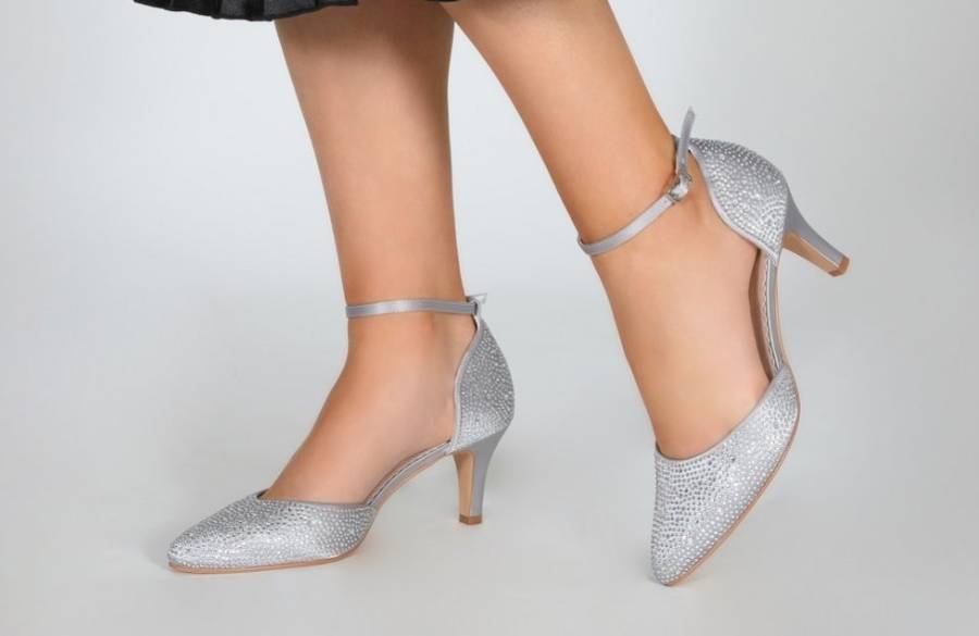کفش نقره ای