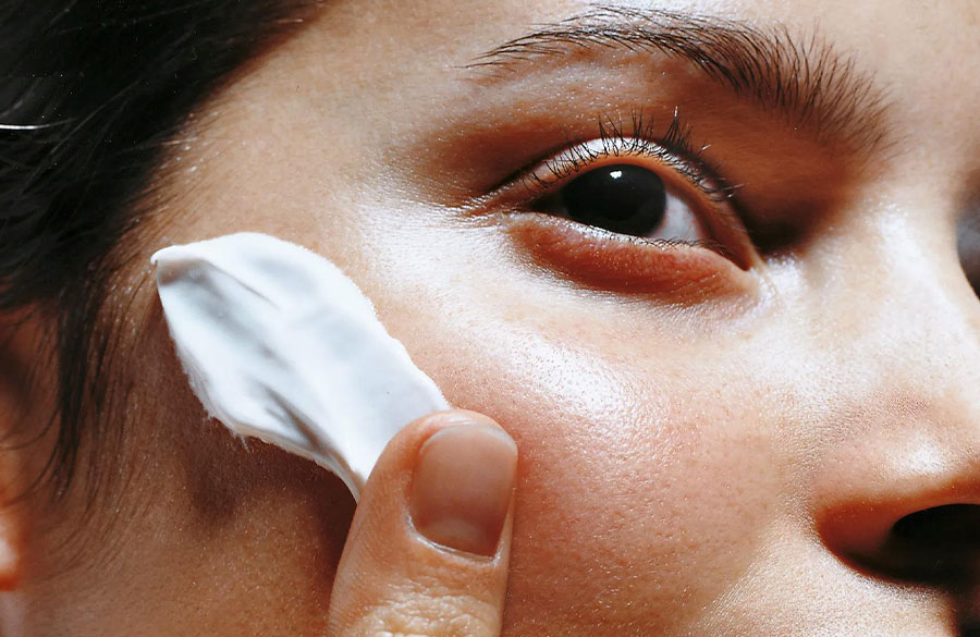 کرم مرطوب کننده سبک و سنگین