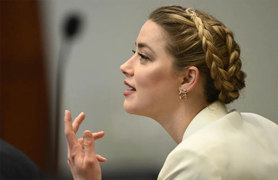 استایل امبر هرد در دادگاه