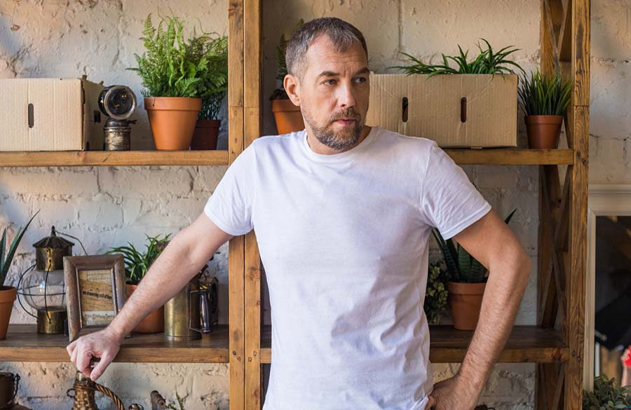 استایل مردانه با تیشرت سفید