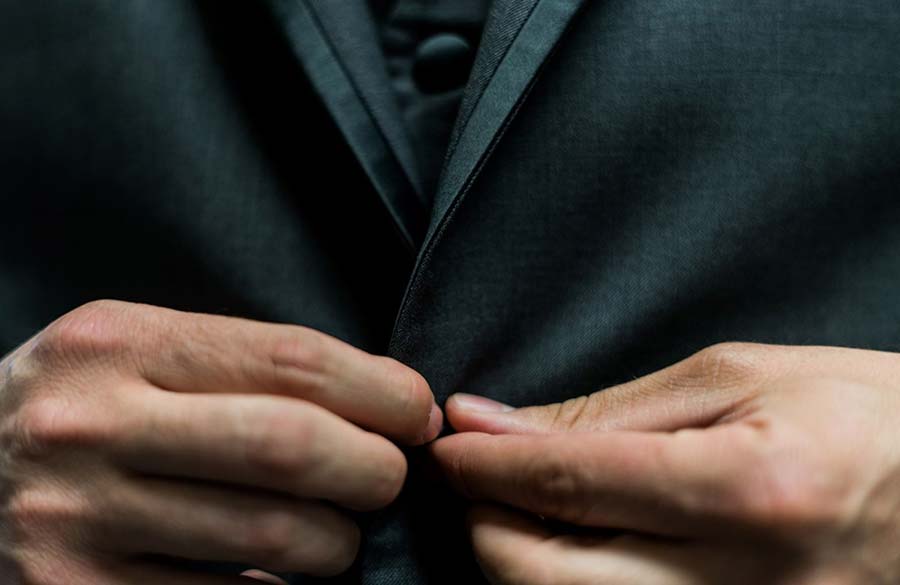 قوانین پوشیدن کت چهار دکمه