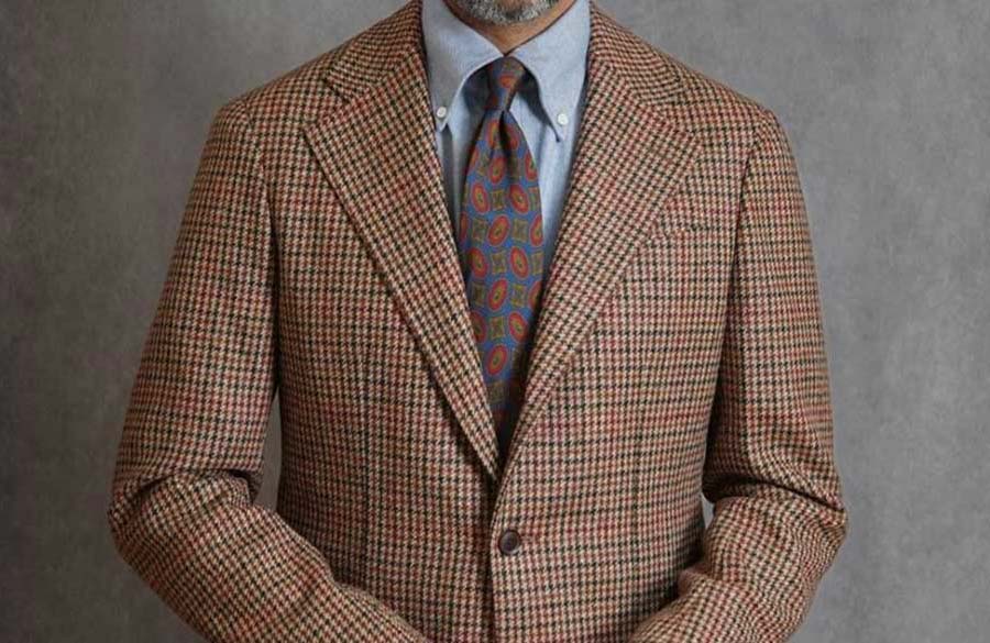 کت و شلوار قهوهای طرحدار