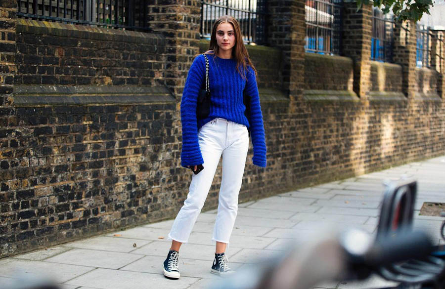 استایل زمستانی با جین سفید