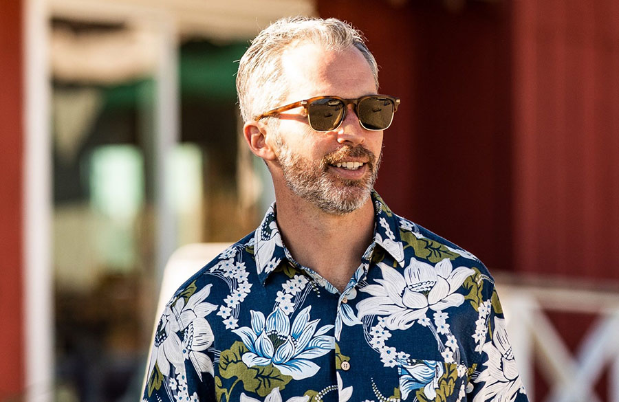 پیراهن مردانهی دارای طرح برجسته