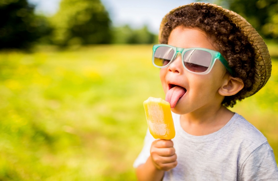 استفادهی از عینک آفتابی مخصوص کودکان