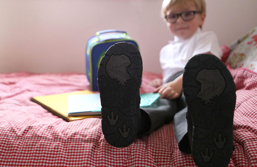 انتخاب کفش مدرسه