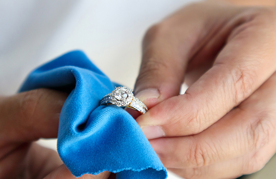 تمیزکردن جواهرات