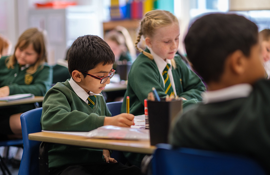 لباس فرم مدرسه