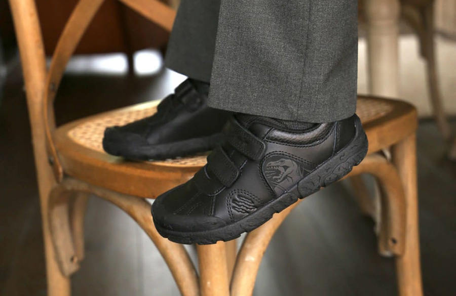 انتخاب کفش مدرسه