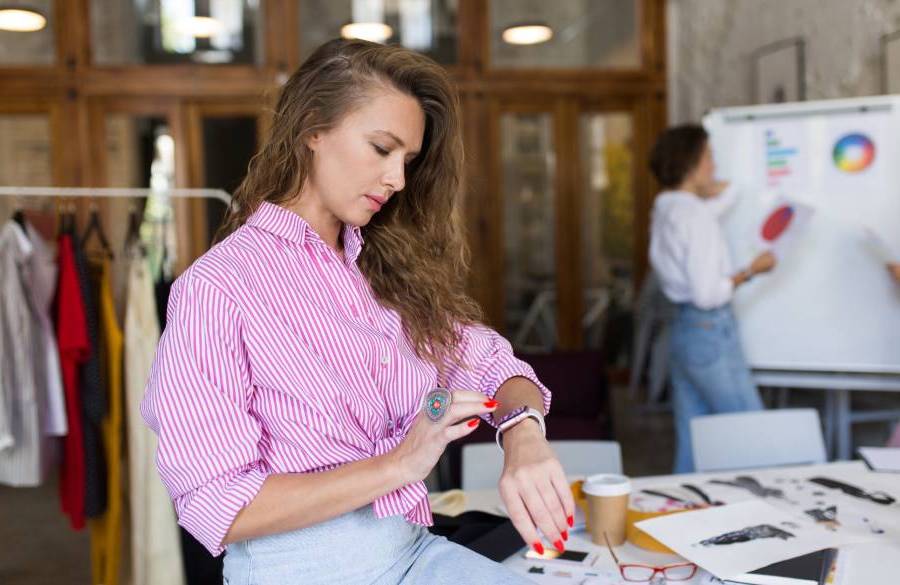 استایل کردن دامن جین با تیشرتها