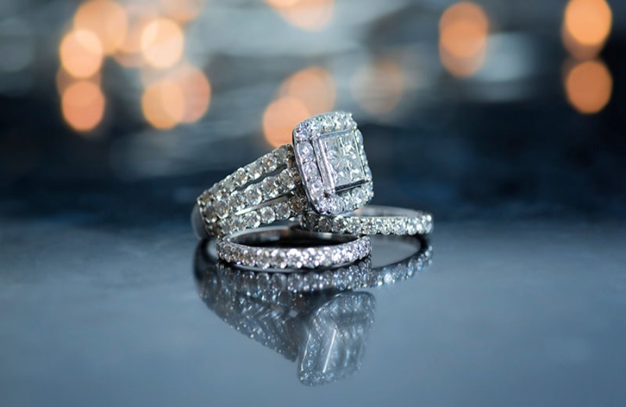 Nişan yüzüğünün stilini seçin