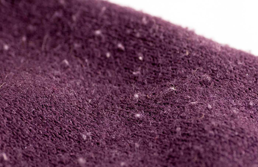 از بین بردن گلولههای پشم از روی لباس