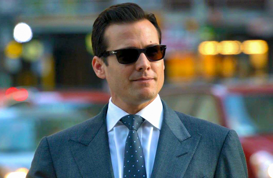 ست کردن کت و شلوار با عینک آفتابی