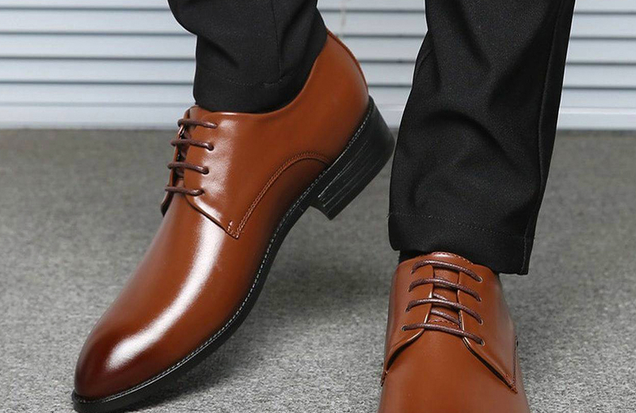 ست کردن شلوار مشکی و کفش قهوهای